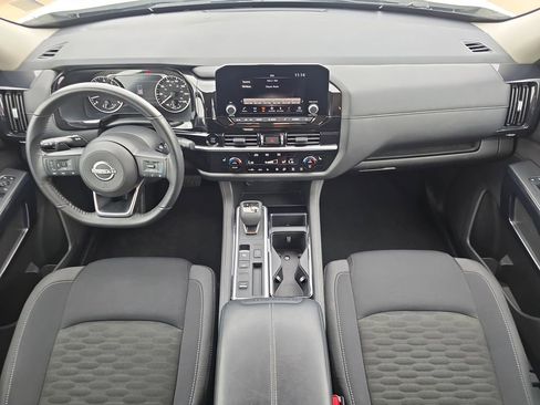 Used 2025 Nissan Pathfinder SV FWD image 9