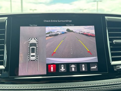 Used 2024 Chrysler Pacifica Touring-L w/ Uconnect Theater Family Group FWD image 21