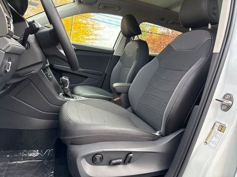 New 2025 Volkswagen Taos SE image 3