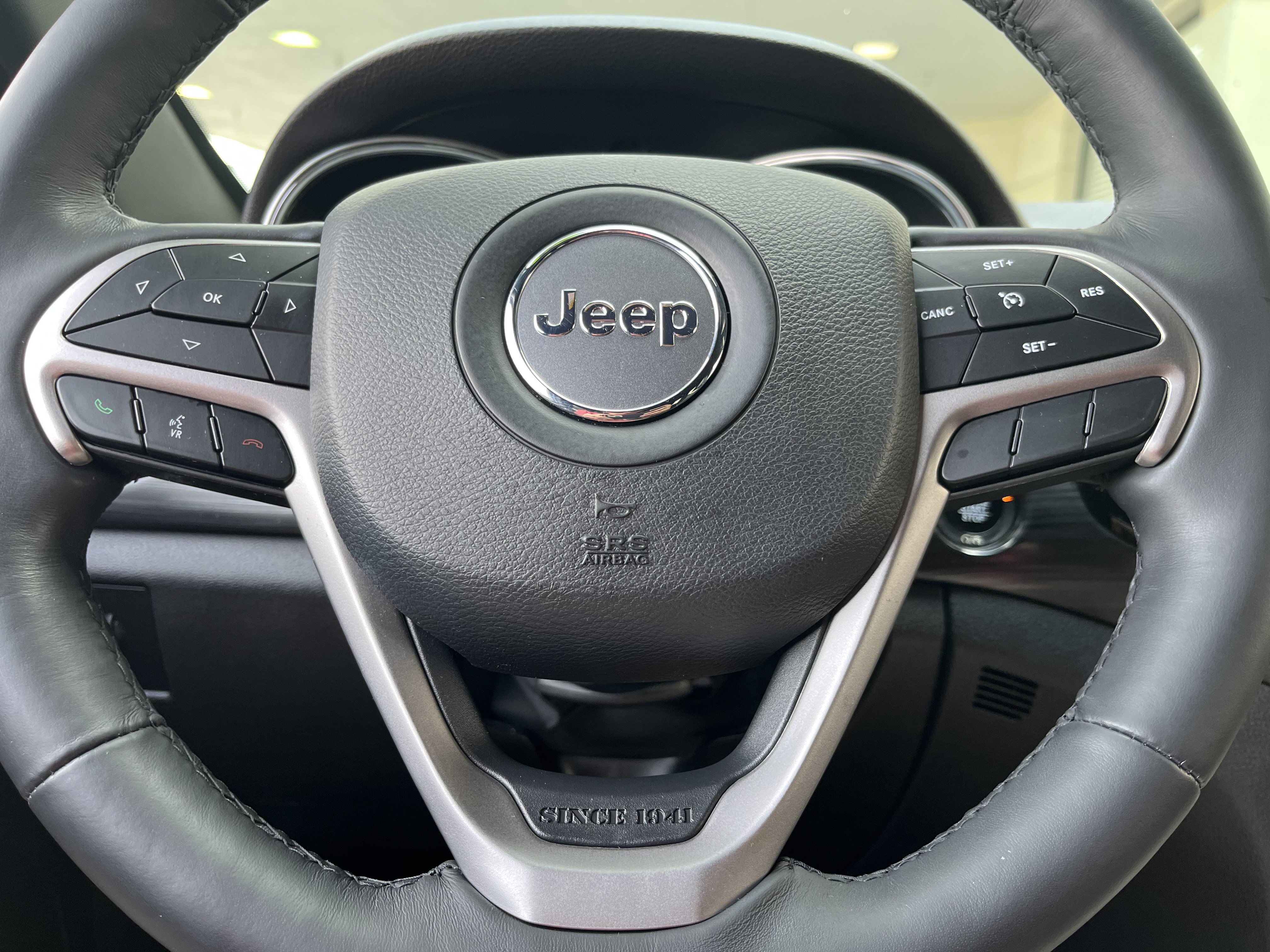 Used 2019 Jeep Grand Cherokee Altitude AWD/4WD image 21