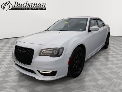 Used 2023 Chrysler 300 Touring L image 1