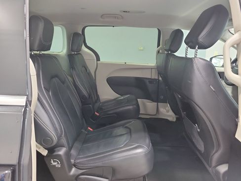 Used 2022 Chrysler Pacifica Touring-L AWD/4WD image 20