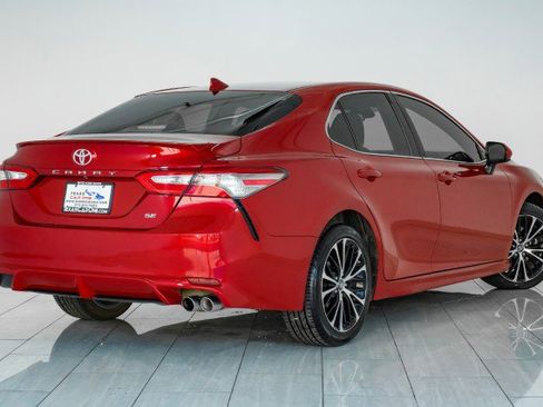 Used 2019 Toyota Camry SE image 6