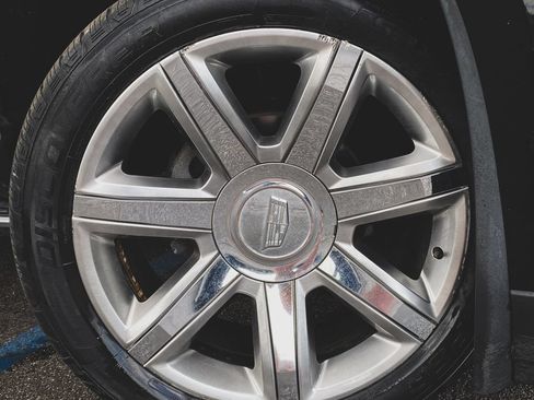 Used 2018 Cadillac Escalade ESV Luxury AWD/4WD image 2