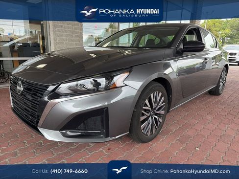 Used 2025 Nissan Altima 2.5 SV FWD image 1