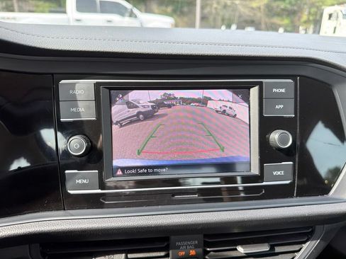 Used 2024 Volkswagen Jetta SE FWD image 11