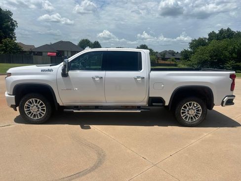 Used 2020 Chevrolet Silverado 2500 High Country w/ Technology Package AWD/4WD image 2