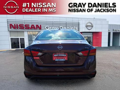 Used 2024 Nissan Altima 2.5 SV FWD image 6