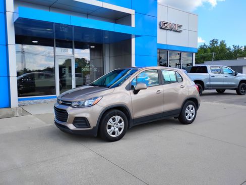 Used 2018 Chevrolet Trax LS FWD image 11