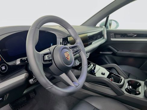 New 2026 Porsche Cayenne Base image 4