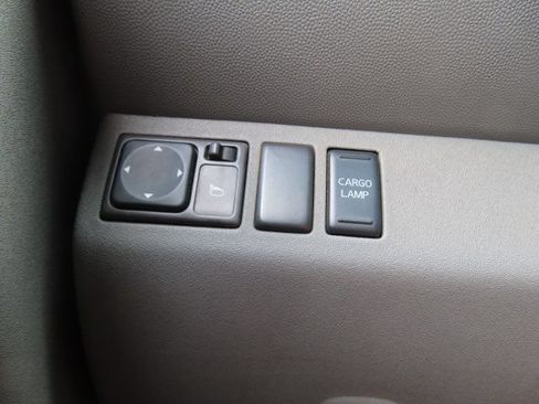 Used 2011 Nissan Frontier SV w/ SV Premium Utility Pkg AWD/4WD image 24