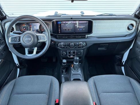 Used 2025 Jeep Wrangler Unlimited Sahara AWD/4WD image 33