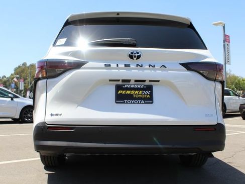 Certified 2026 Toyota Sienna XLE FWD image 68
