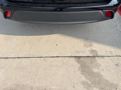 Used 2024 Toyota Highlander XLE AWD/4WD image 5
