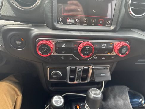 Used 2021 Jeep Wrangler Unlimited Sahara AWD/4WD image 28