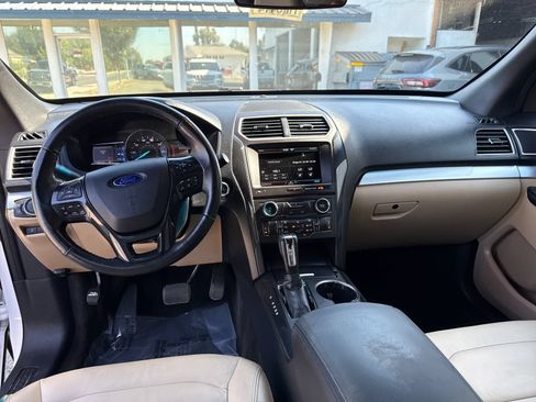 Used 2016 Ford Explorer XLT w/ Equipment Group 202A FWD image 12