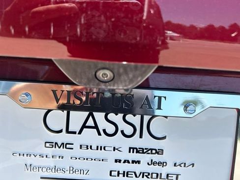 Used 2024 Jeep Grand Cherokee Altitude AWD/4WD image 9