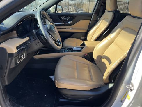 Certified 2022 Lincoln Corsair Reserve image 12