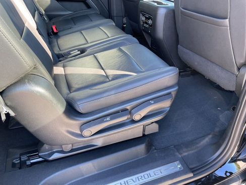 Used 2023 Chevrolet Suburban Z71 w/ Luxury Package image 36