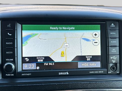 Used 2015 Chrysler Town & Country Touring image 29