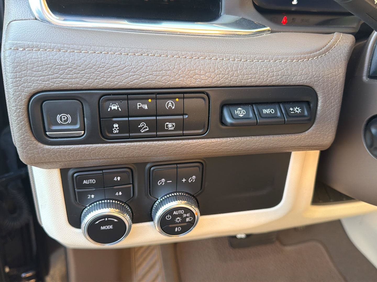 Used 2023 GMC Yukon Denali AWD/4WD image 8