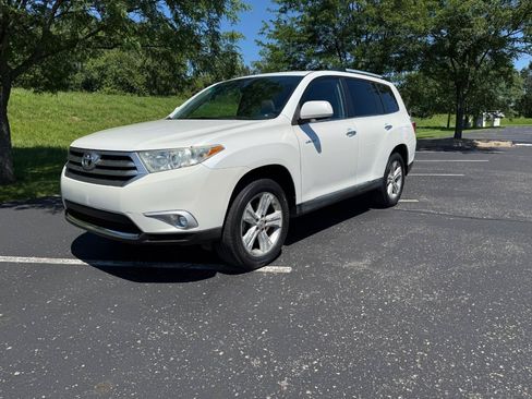Used 2012 Toyota Highlander Limited w/ Tow Pkg FWD image 18