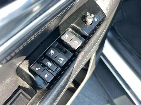 Used 2023 Jeep Wagoneer L Series II image 13