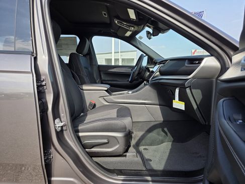 New 2026 Jeep Grand Cherokee Laredo X image 19