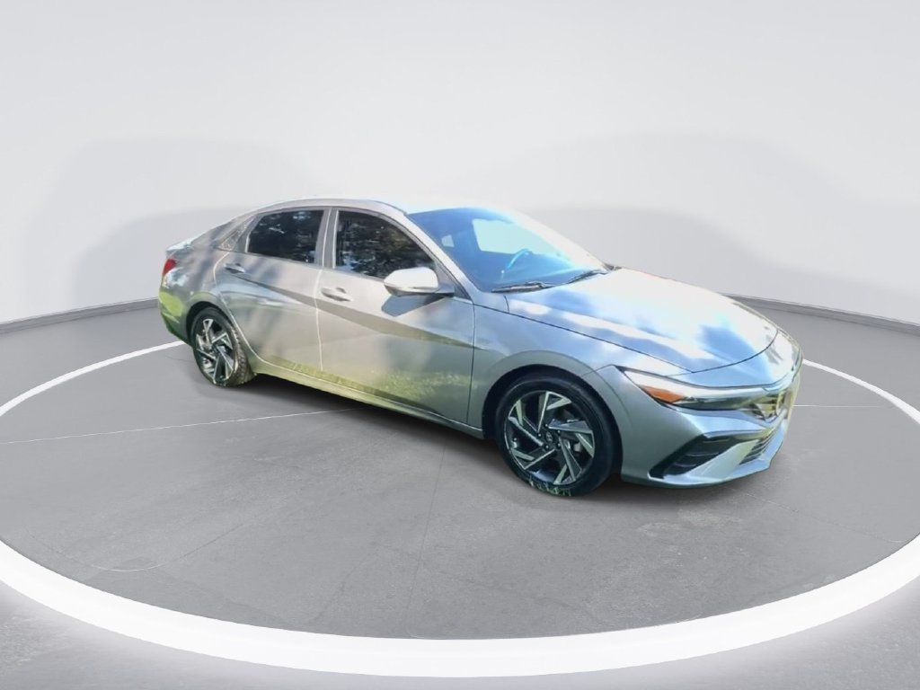 Used 2024 Hyundai Elantra Limited FWD image 2