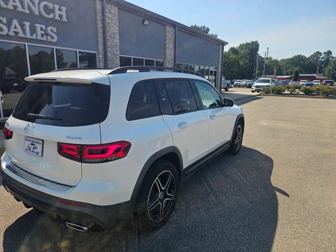 Used 2023 Mercedes-Benz GLB 250 4MATIC w/ AMG Line image 3