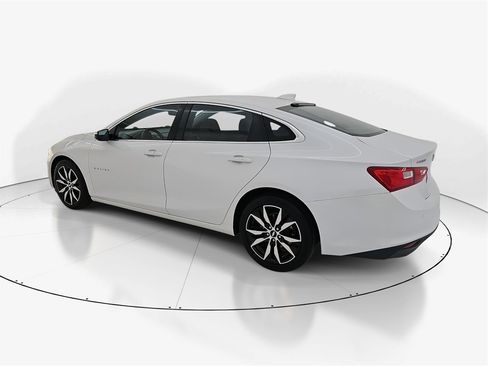 Used 2018 Chevrolet Malibu LT w/ Leather Package image 9