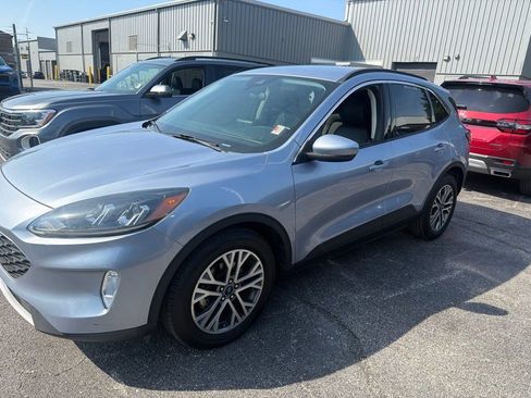 Used 2022 Ford Escape SEL w/ Technology Package FWD image 2