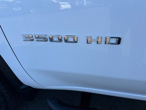 Used 2024 Chevrolet Silverado 3500 LT w/ Convenience Package image 19