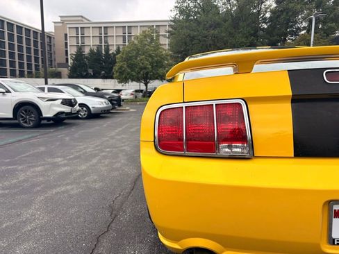 Used 2006 Ford Mustang GT RWD image 16