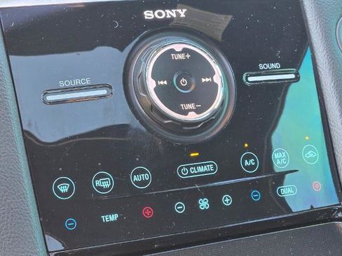 Certified 2019 Ford Taurus Limited AWD/4WD image 28