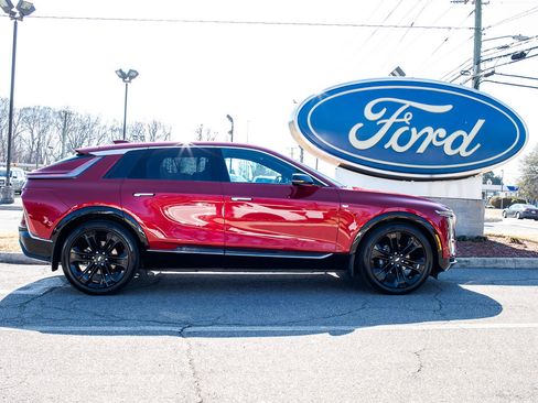 Used 2024 Cadillac Lyriq Tech image 1