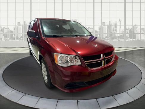 Used 2018 Dodge Grand Caravan SE w/ UConnect Hands-Free Group image 1