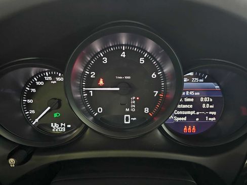 Used 2023 Porsche Macan AWD/4WD image 25