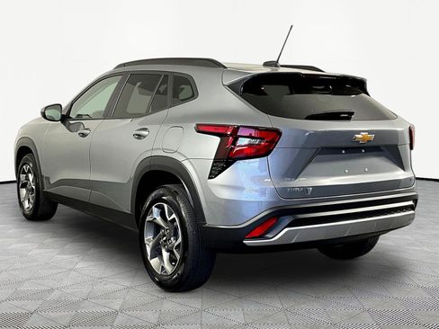 Used 2025 Chevrolet Trax LT FWD image 4
