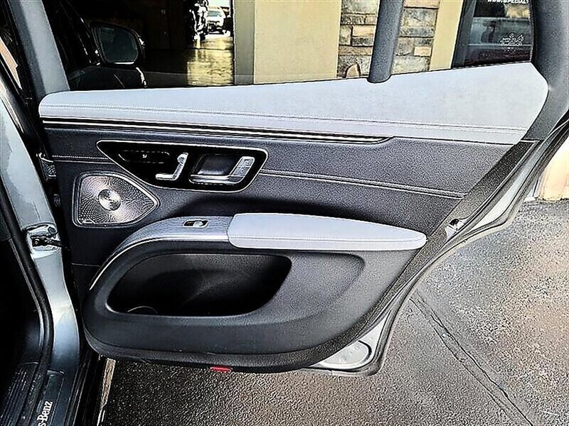 Used 2023 Mercedes-Benz EQS 580 4MATIC SUV image 23
