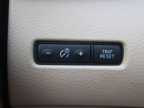 Used 2017 Nissan Rogue S FWD image 22