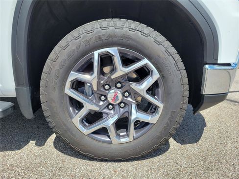 Used 2025 GMC Sierra 1500 SLT w/ SLT Premium Plus Package AWD/4WD image 6