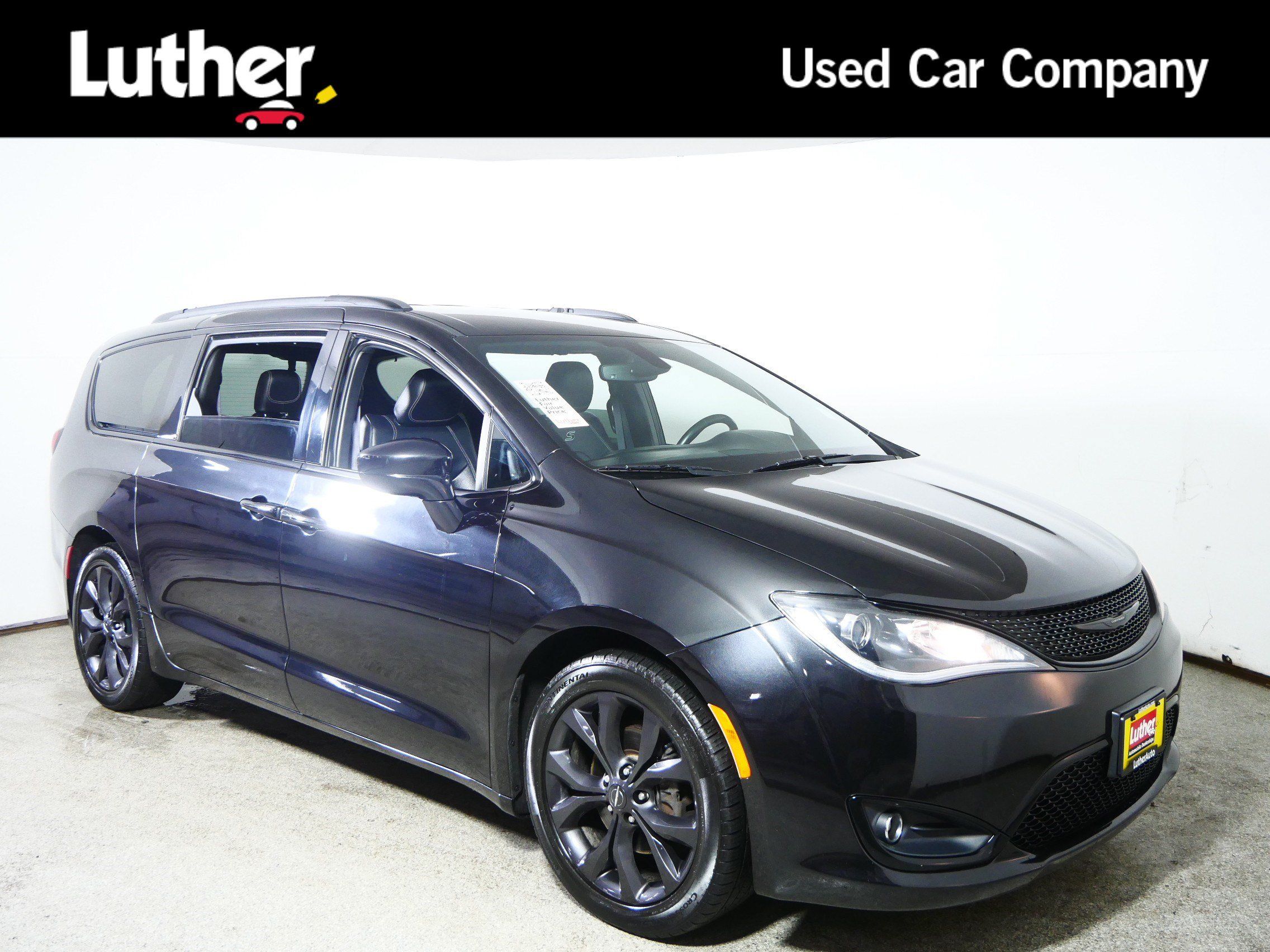 Used 2020 Chrysler Pacifica Touring-L FWD image 1