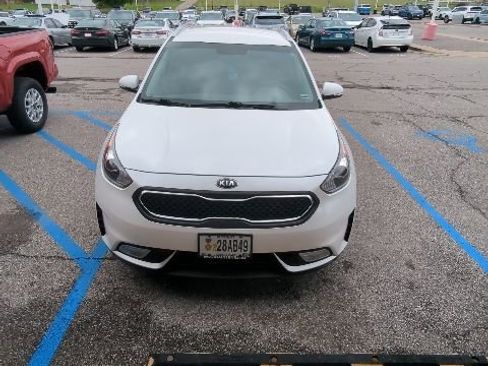 Used 2018 Kia Niro EX FWD image 4