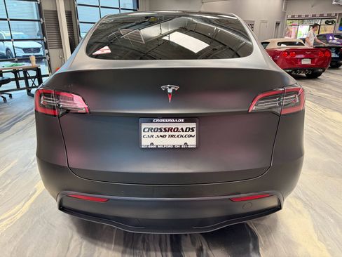 Used 2022 Tesla Model Y Long Range image 29