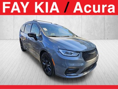 Used 2025 Chrysler Pacifica Limited
