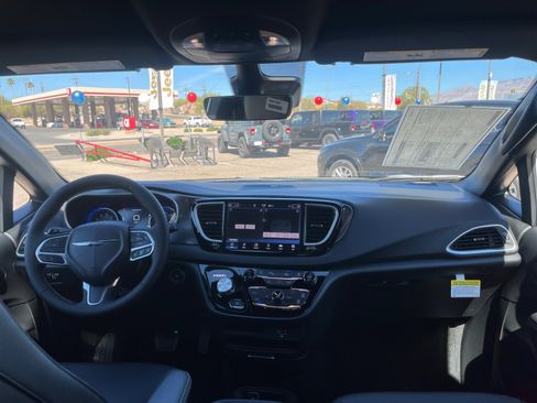 New 2026 Chrysler Voyager LX image 20