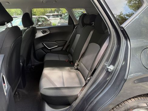Used 2025 Kia Soul LX w/ LX Technology Package FWD image 36