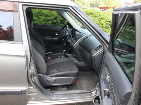 Used 2013 Kia Soul + FWD image 13