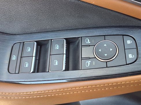 Certified 2025 Nissan Rogue Platinum w/ Platinum Premium Package image 18